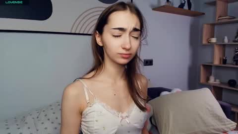 Snapshot of polly_bee chatting on 4, 10, 2025 Polly online show from 4, 10, 2025