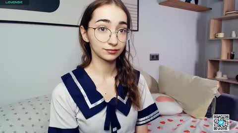 Snapshot of polly_bee chatting on 11, 10, 2025 Polly online show from 11, 10, 2025