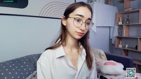 Snapshot of polly_bee chatting on 25, 10, 2025 Polly online show from 25, 10, 2025