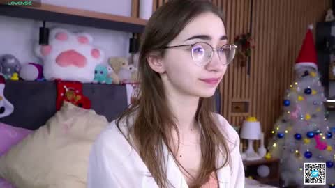 Snapshot of polly_bee chatting on 24, 11, 2025 Polly online show from 24, 11, 2025