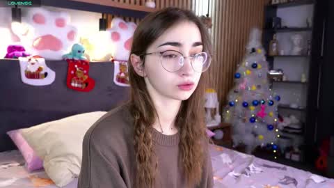 Snapshot of polly_bee chatting on 30, 11, 2025 Polly online show from 30, 11, 2025