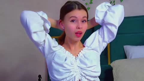 Polly online show from 2, 3, 2025