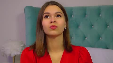 Polly online show from 5, 10, 2025