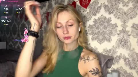 Snapshot of porshes chatting on 20, 9, 2025 HERES SILVIA AND OlIVIA WELCOME EVERYONE LOVENSE DOMI REACT TO YOUR TIPS LETS MAKE A GREAT SHOW TOGETHER online show from 20, 9, 2025