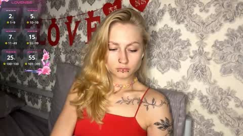 Snapshot of porshes chatting on 23, 9, 2025 HERES SILVIA AND OlIVIA WELCOME EVERYONE LOVENSE DOMI REACT TO YOUR TIPS LETS MAKE A GREAT SHOW TOGETHER online show from 23, 9, 2025