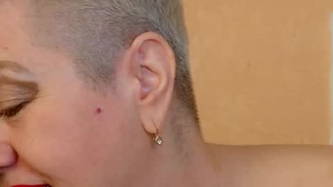 Snapshot of posh_lady chatting on 16, 10, 2025 LADY POSH online show from 16, 10, 2025