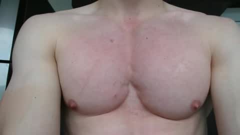 Snapshot of preettyboyx chatting on 4, 10, 2025 JUAN online show from 4, 10, 2025
