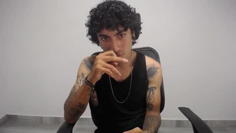 Snapshot of present_the_magic chatting on 15, 1, 2025 Plux online show from 15, 1, 2025
