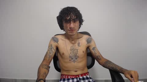 Snapshot of present_the_magic chatting on 20, 1, 2025 Plux online show from 20, 1, 2025