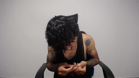 Snapshot of present_the_magic chatting on 30, 1, 2025 Plux online show from 30, 1, 2025