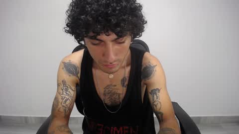Snapshot of present_the_magic chatting on 30, 1, 2025 Plux online show from 30, 1, 2025