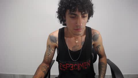 Snapshot of present_the_magic chatting on 1, 2, 2025 Plux online show from 1, 2, 2025
