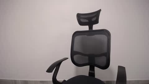 Snapshot of present_the_magic chatting on 2, 2, 2025 Plux online show from 2, 2, 2025