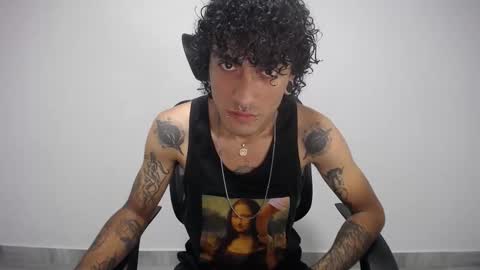 Snapshot of present_the_magic chatting on 9, 2, 2025 Plux online show from 9, 2, 2025