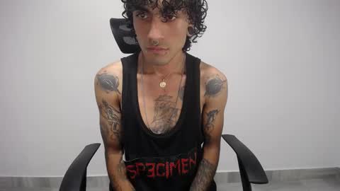 Snapshot of present_the_magic chatting on 16, 2, 2025 Plux online show from 16, 2, 2025