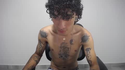 Snapshot of present_the_magic chatting on 17, 2, 2025 Plux online show from 17, 2, 2025