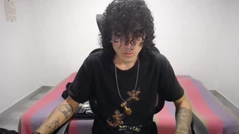 Snapshot of present_the_magic chatting on 23, 9, 2025 Plux online show from 23, 9, 2025