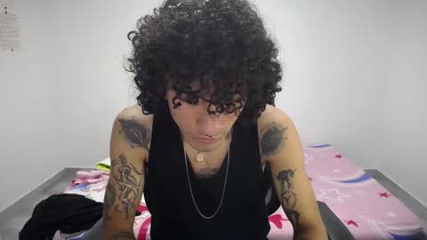 Snapshot of present_the_magic chatting on 1, 10, 2025 Plux online show from 1, 10, 2025