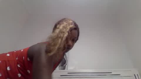 pretty_curvy99 online show from 12, 4, 2026