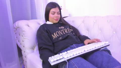 pretty online show from 21, 11, 2025