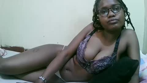 Snapshot of pretty_mellan chatting on 17, 2, 2025 pretty_mellan online show from 17, 2, 2025