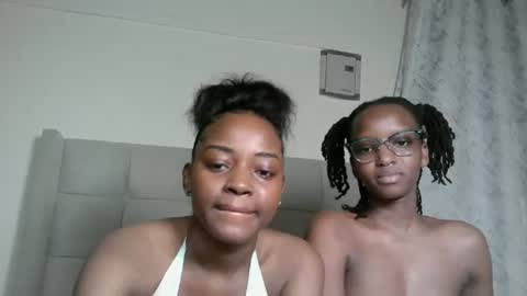 Snapshot of pretty_petite18 chatting on 23, 6, 2026 lynn online show from 23, 6, 2026