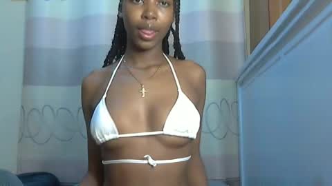 Snapshot of pretty_petite24 chatting on 11, 12, 2024 pretty_petite24 online show from 11, 12, 2024