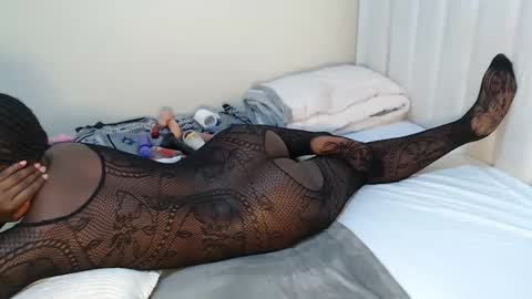 Snapshot of pretty_pussy2 chatting on 9, 11, 2025 Essy online show from 9, 11, 2025