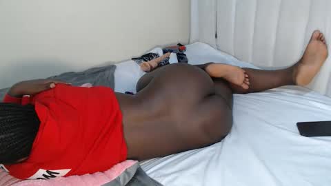 Snapshot of pretty_pussy2 chatting on 19, 11, 2025 Essy online show from 19, 11, 2025