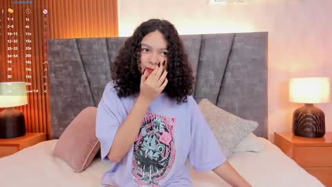 Snapshot of pretty_sunlight_ chatting on 14, 12, 2024 Daisy Flower online show from 14, 12, 2024