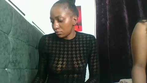 Snapshot of pretty_tiny chatting on 25, 11, 2025 pretty_tiny online show from 25, 11, 2025