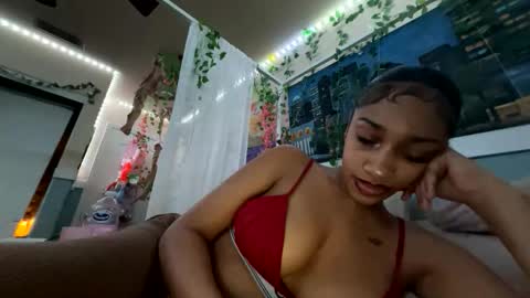 Snapshot of prettyblackgal chatting on 15, 12, 2025 prettyblackgal online show from 15, 12, 2025