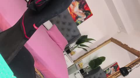 prettyjuliax online show from 6, 12, 2024