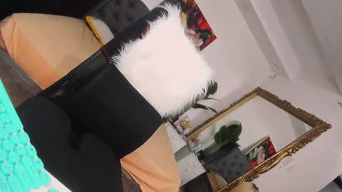 prettyjuliax online show from 19, 1, 2025