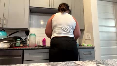 Snapshot of prettylatinamomma01 chatting on 4, 11, 2025 prettylatinamomma01 online show from 4, 11, 2025