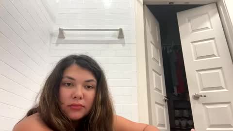 Snapshot of prettylatinamomma01 chatting on 12, 11, 2025 prettylatinamomma01 online show from 12, 11, 2025