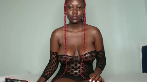 Snapshot of prettyliz1999 chatting on 6, 1, 2025 Lizzy online show from 6, 1, 2025