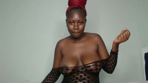 Snapshot of prettyliz1999 chatting on 8, 1, 2025 Lizzy online show from 8, 1, 2025