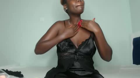 Snapshot of prettyliz1999 chatting on 7, 2, 2025 Lizzy online show from 7, 2, 2025