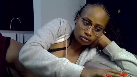 Snapshot of prettysmallsquiter chatting on 26, 4, 2026 apple online show from 26, 4, 2026