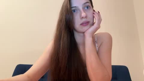 prettyyy_angel online show from 7, 4, 2026