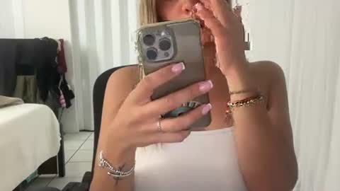 prettyyykittyyy22 online show from 24, 4, 2026