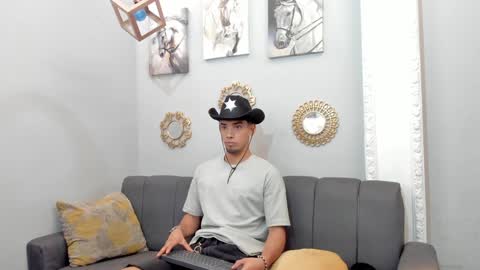 prince_arthur77 online show from 6, 2, 2025