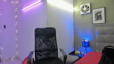 prince_arthur77 online show from 28, 2, 2025