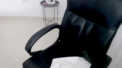 valery dollx online show from 15, 4, 2026