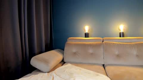 Raven  but you can call me sweetie or honey too  online show from 10, 10, 2025