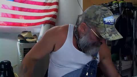 Snapshot of pupdeepdriller chatting on 27, 10, 2025 Deep Driller online show from 27, 10, 2025