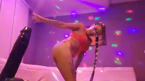 Snapshot of qmaspues69 chatting on 30, 12, 2024 Mistress online show from 30, 12, 2024