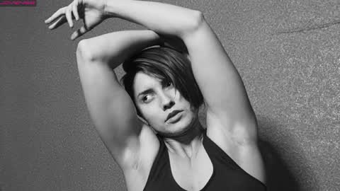 Lola online show from 23, 2, 2025