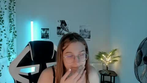 Snapshot of queen_amelie chatting on 13, 7, 2026 Amelie online show from 13, 7, 2026